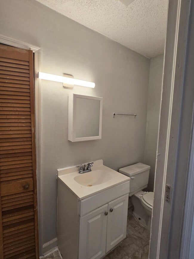 Building Photo - Decker Boulevard-International Corridor