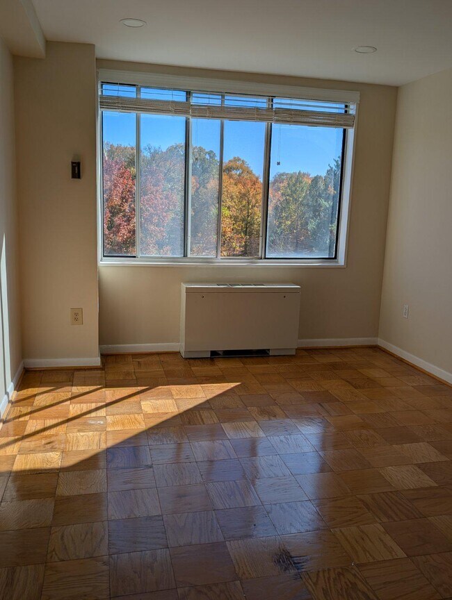 Building Photo - 6641 Wakefield Dr