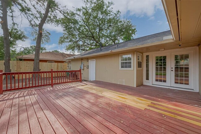 Building Photo - 8045 Ridgeview Dr