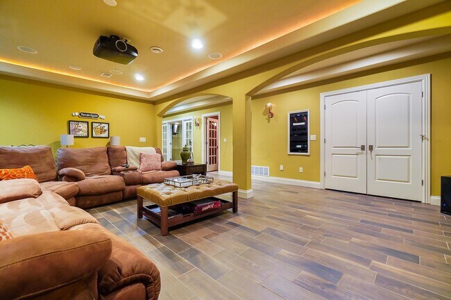 Building Photo - 6655 Traquair Pl