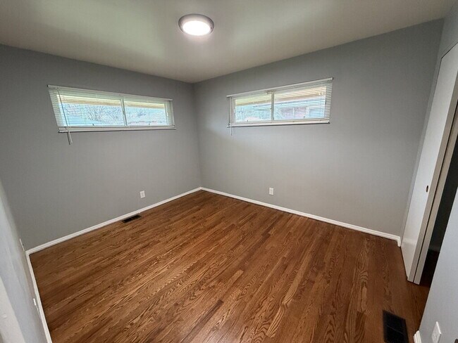 Building Photo - 8862 Zodiac Dr