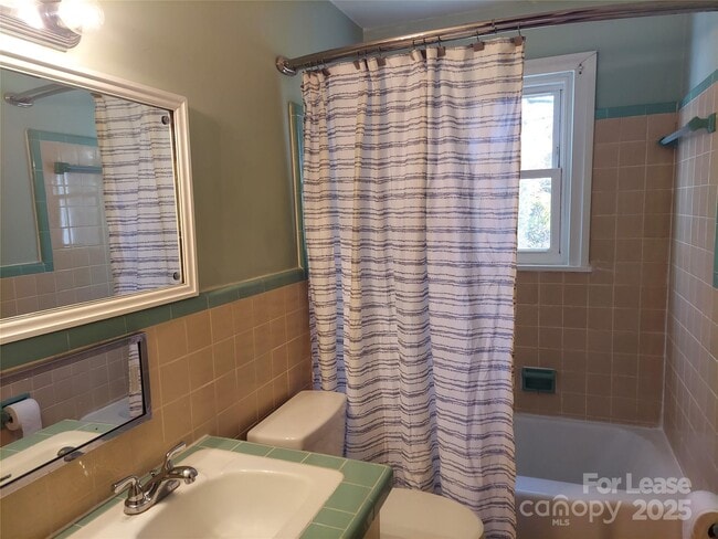 Building Photo - 3813 Selwyn Ave