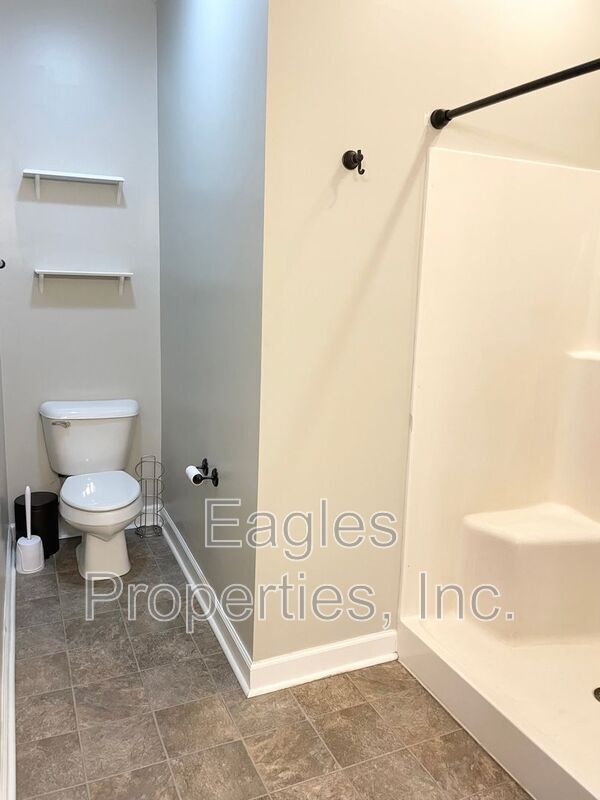 Building Photo - 117 Kenison Way