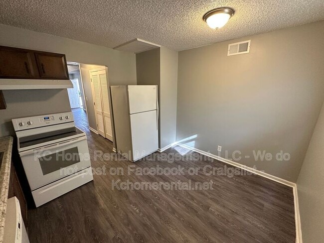 Building Photo - 9223 E 54th St