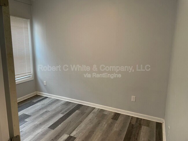 Building Photo - 689 Winchester Ave