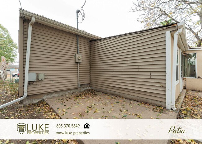 Building Photo - 828 N Indiana Ave