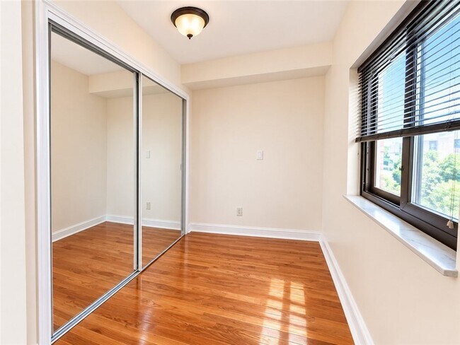 Building Photo - 735 N Highland Ave