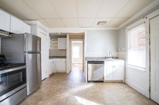 Building Photo - 341 Hampden St