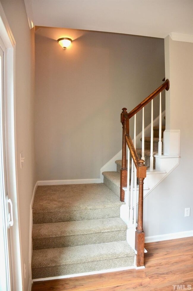 Building Photo - 3 Bedroom Townhome