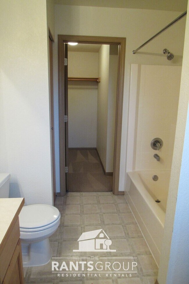 Building Photo - Spacious 3-Bed, 2.5-Bath home in the Olymp...