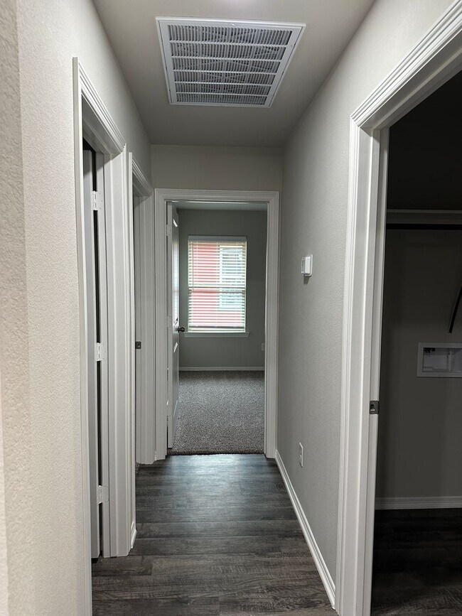 Building Photo - Navasota - NEW BUILD -3 bedrooms / 2 bath / 2 car garage with fenced in yard.