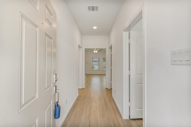 Building Photo - 11927 Pondwood Dr