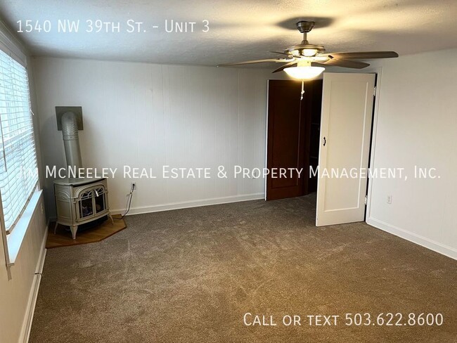 Building Photo - Well Maintained Upper Unit With Ocean View!