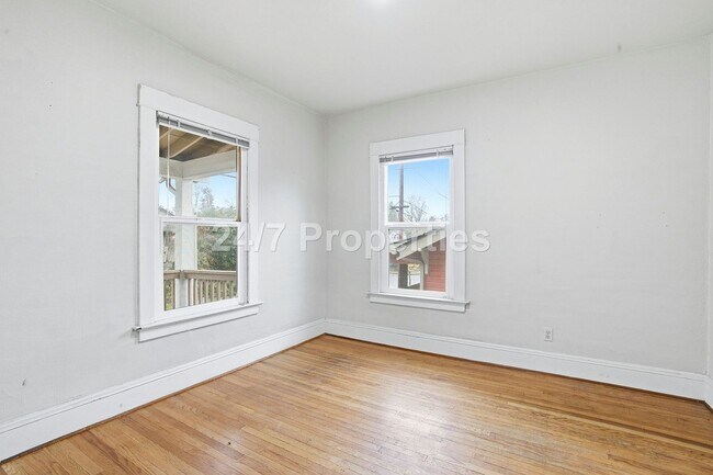 Building Photo - Amazing 4 bedroom home in SE Portland!