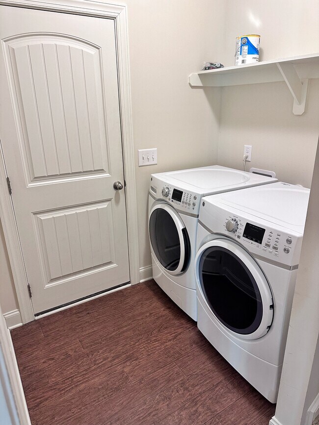 Building Photo - 413 Belhaven Ct