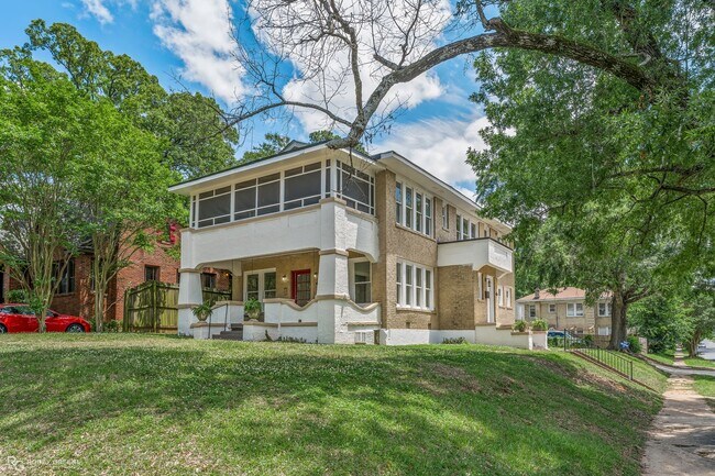 Building Photo - 2 bedroom duplex