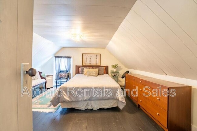 Building Photo - 714 E Jefferson St