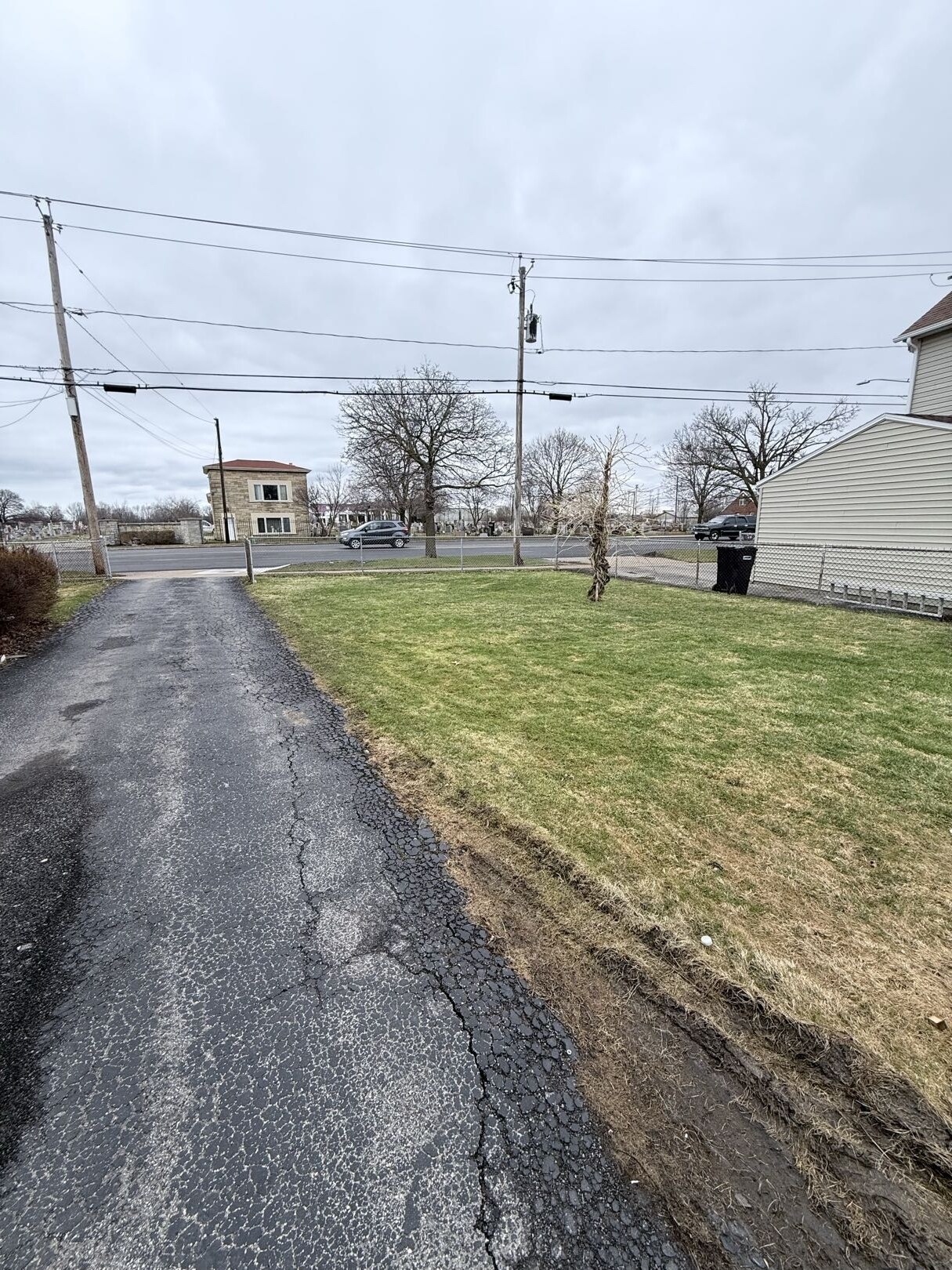 Building Photo - 3807 Pine Ave