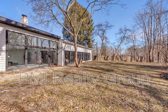 Building Photo - 607 Castle Blvd