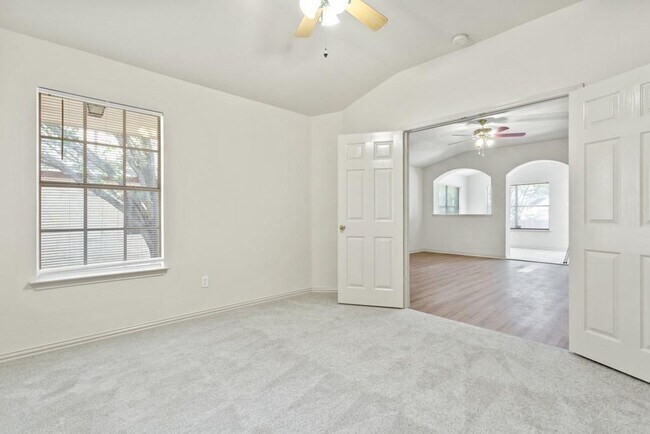 Building Photo - 1517 Thibodeaux Dr