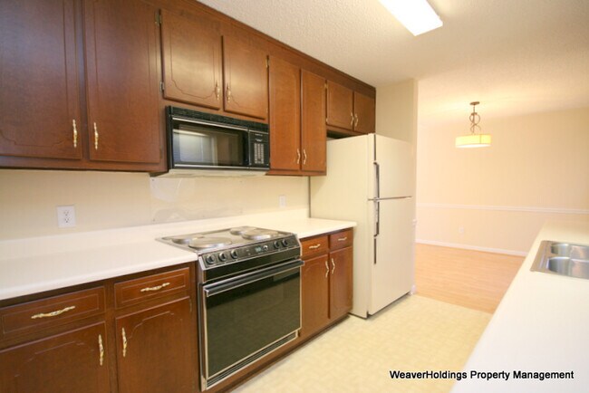 Building Photo - 159 Robinson Rd