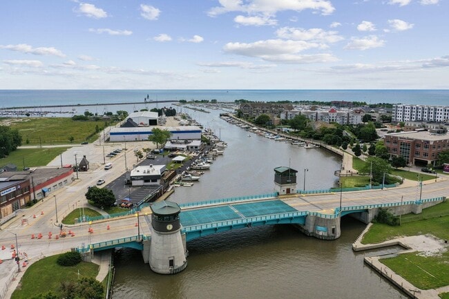 Building Photo - 141 Main St