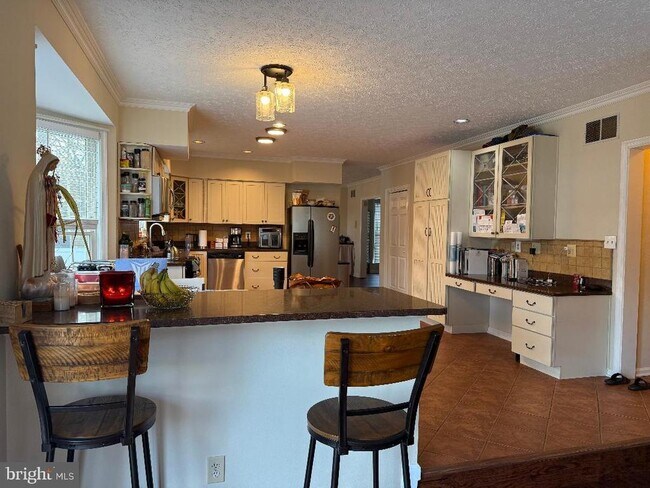 Building Photo - 101 Tarks Ln