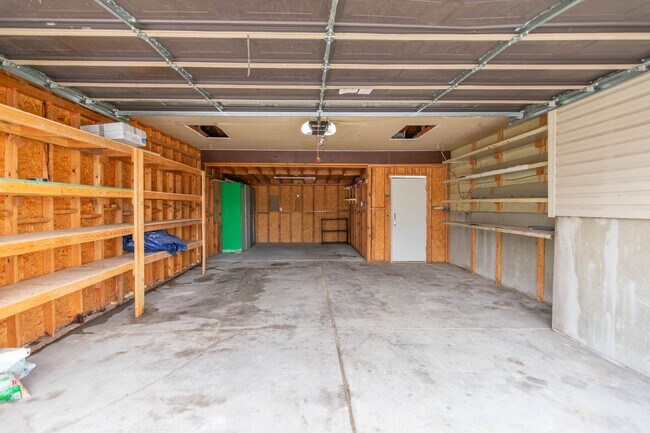 Building Photo - Charming 3-Bedroom Home with Spacious Fenced Yard in Prime Location