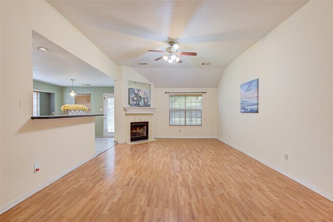 Building Photo - 2915 Blue Mist Dr