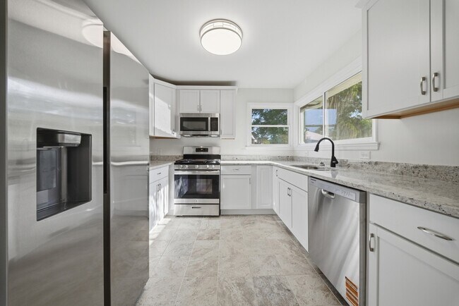 Building Photo - 313 Beacon Hill Ct