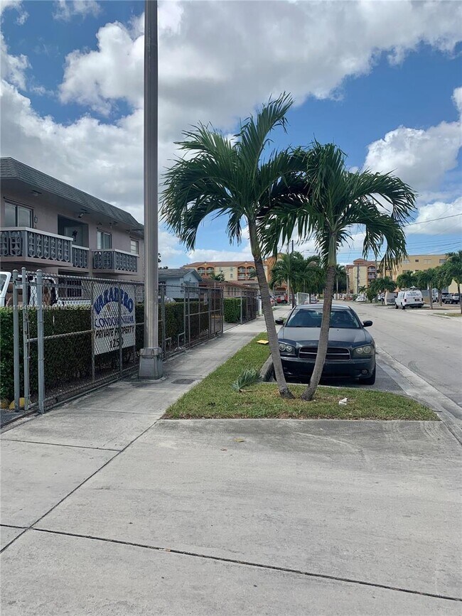 Building Photo - 1250 W 26th Pl