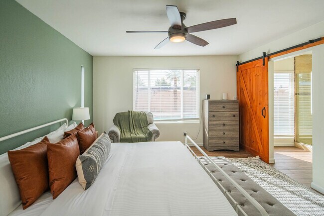 Building Photo - 6411 E Thunderbird Rd