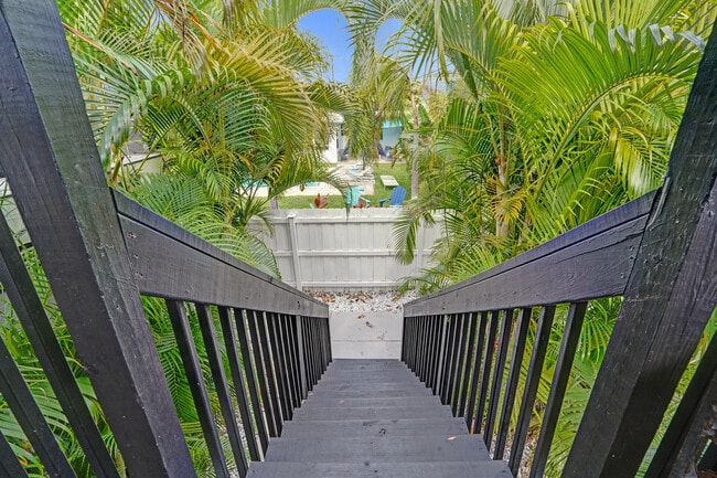 Building Photo - 311 SE 3rd Ave