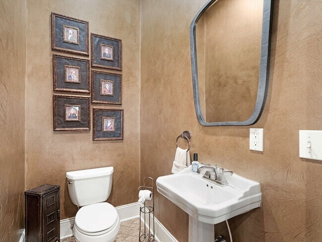 Building Photo - 3807 Harding Pl