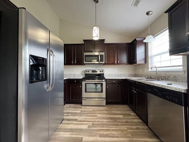 Building Photo - Sensational in Sagewood!