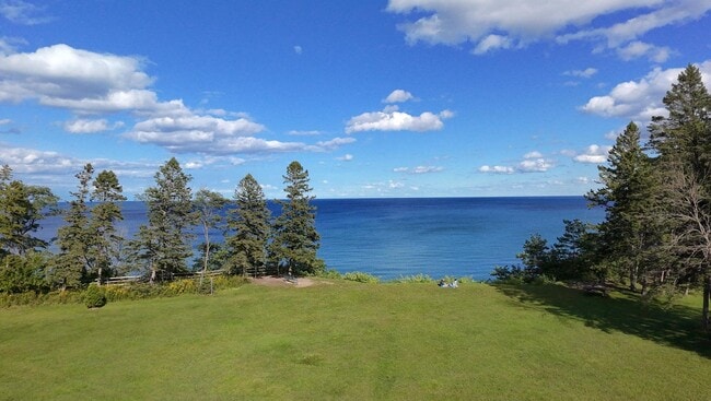 Building Photo - 2820 St James Ln