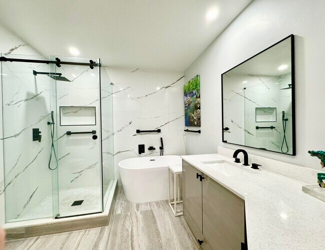Building Photo - 5135 Floria Dr