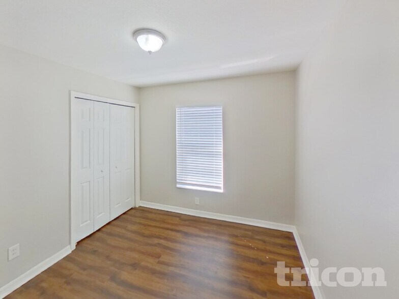 Building Photo - 1002 E 108th Ave