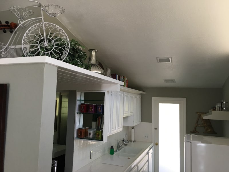 Building Photo - 777 E San Lorenzo Rd