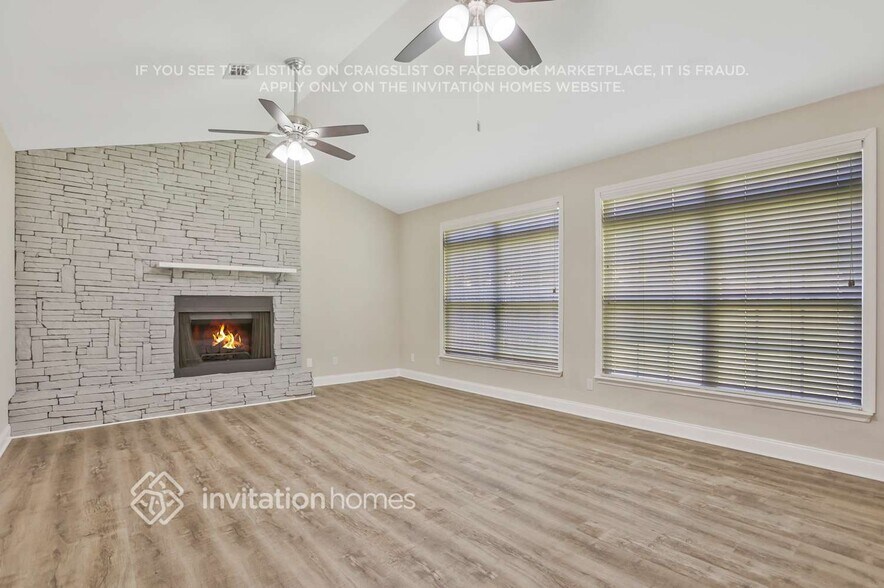 Building Photo - 2613 Lake Park Bend