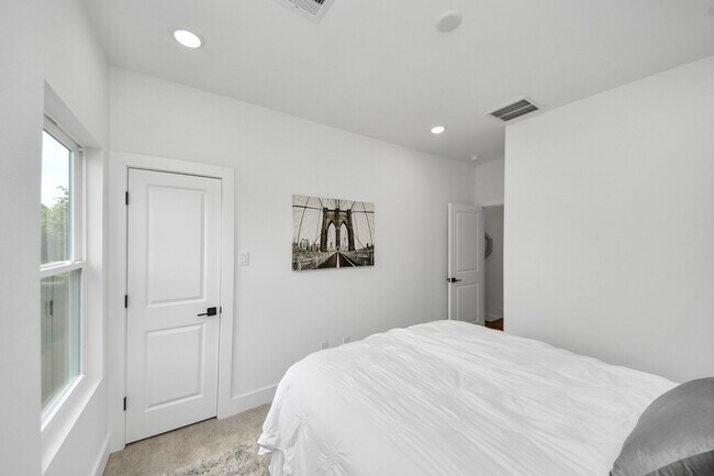 Building Photo - 2430 Harrington St