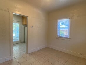 Building Photo - Updated and Unique Rose Garden 1 Bedroom Single Family Home!