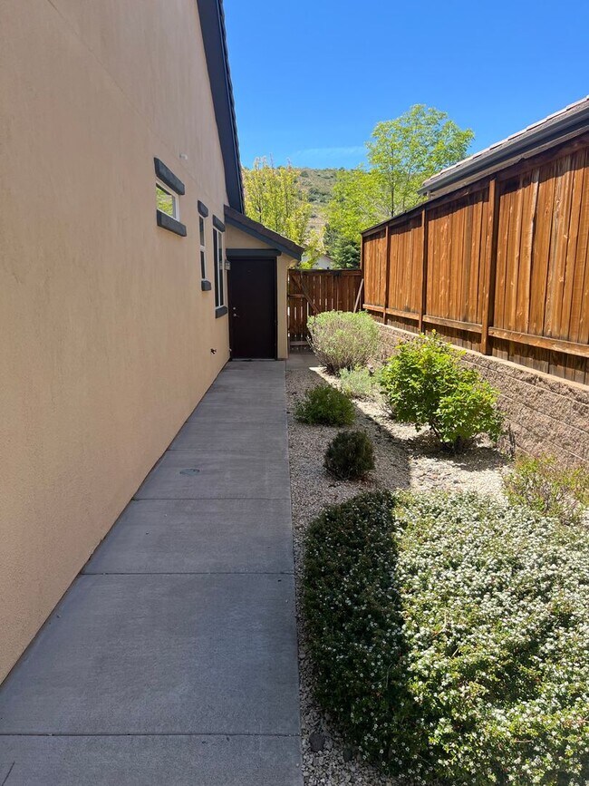 Building Photo - Del Webb Sierra Canyon Home