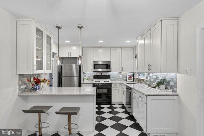 Building Photo - 13719 McGill Dr