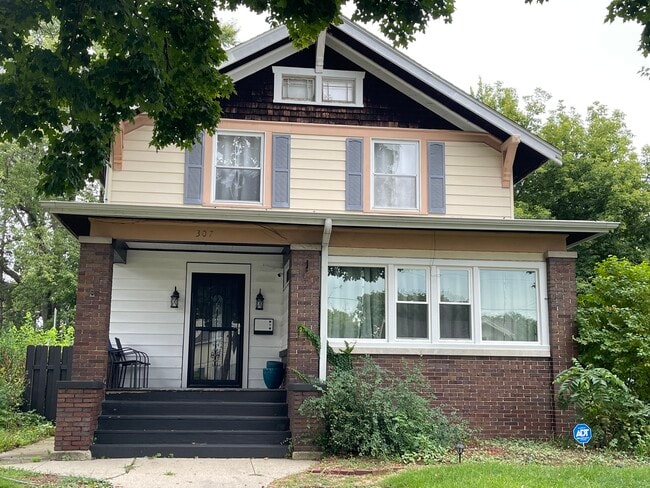 Primary Photo - 307 N London Ave
