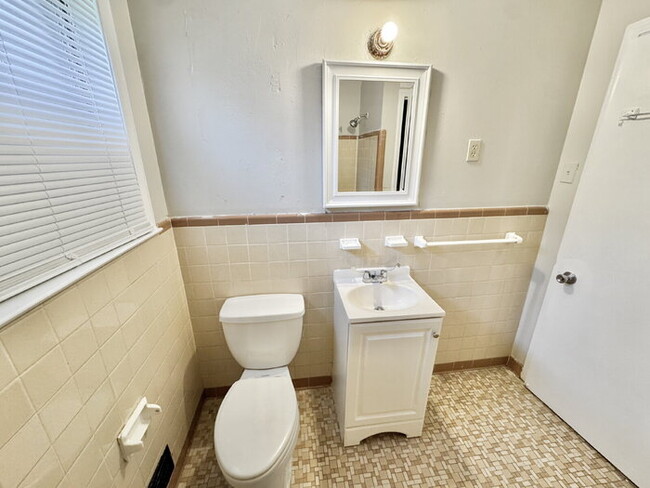 Building Photo - 3119 Queensgate Ave