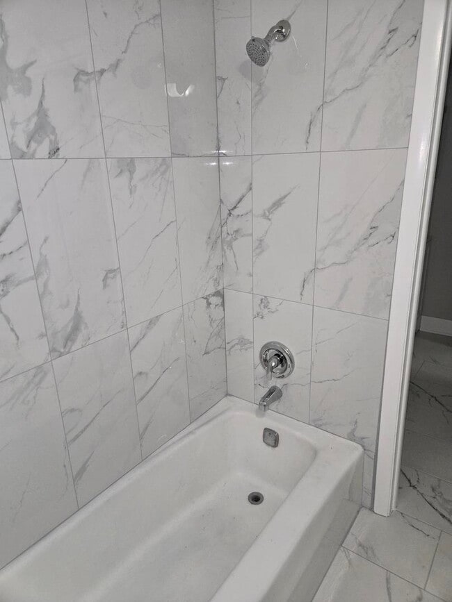 Building Photo - 1808 Fayette Walk