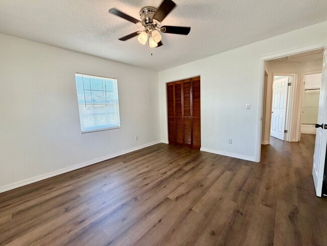 Building Photo - 2 BEDROOM 1 BATHROOM IN SOUTH TAMPA !!!