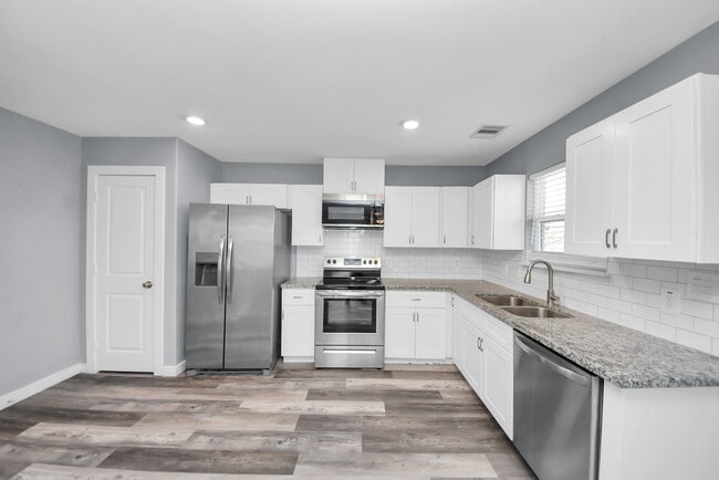 Building Photo - 618 Maple Way St