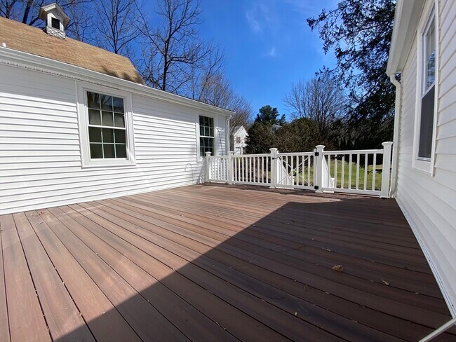 Building Photo - 74 Moore Ave